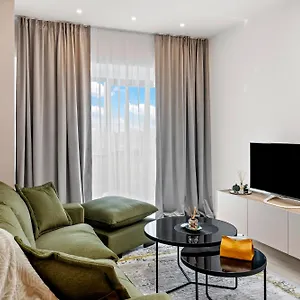 Rin Luxury Pool & Bucureşti