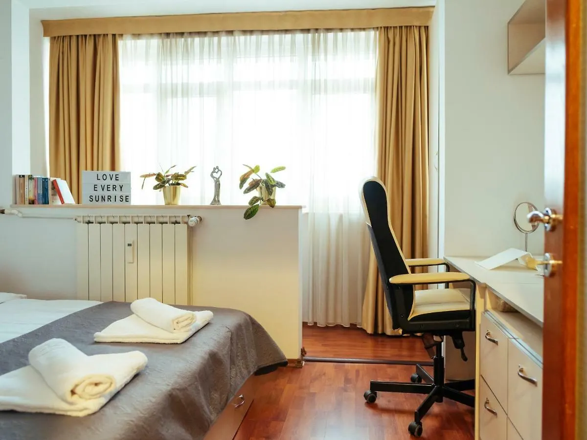 Cantemir Sunny Apartment Bukarest
